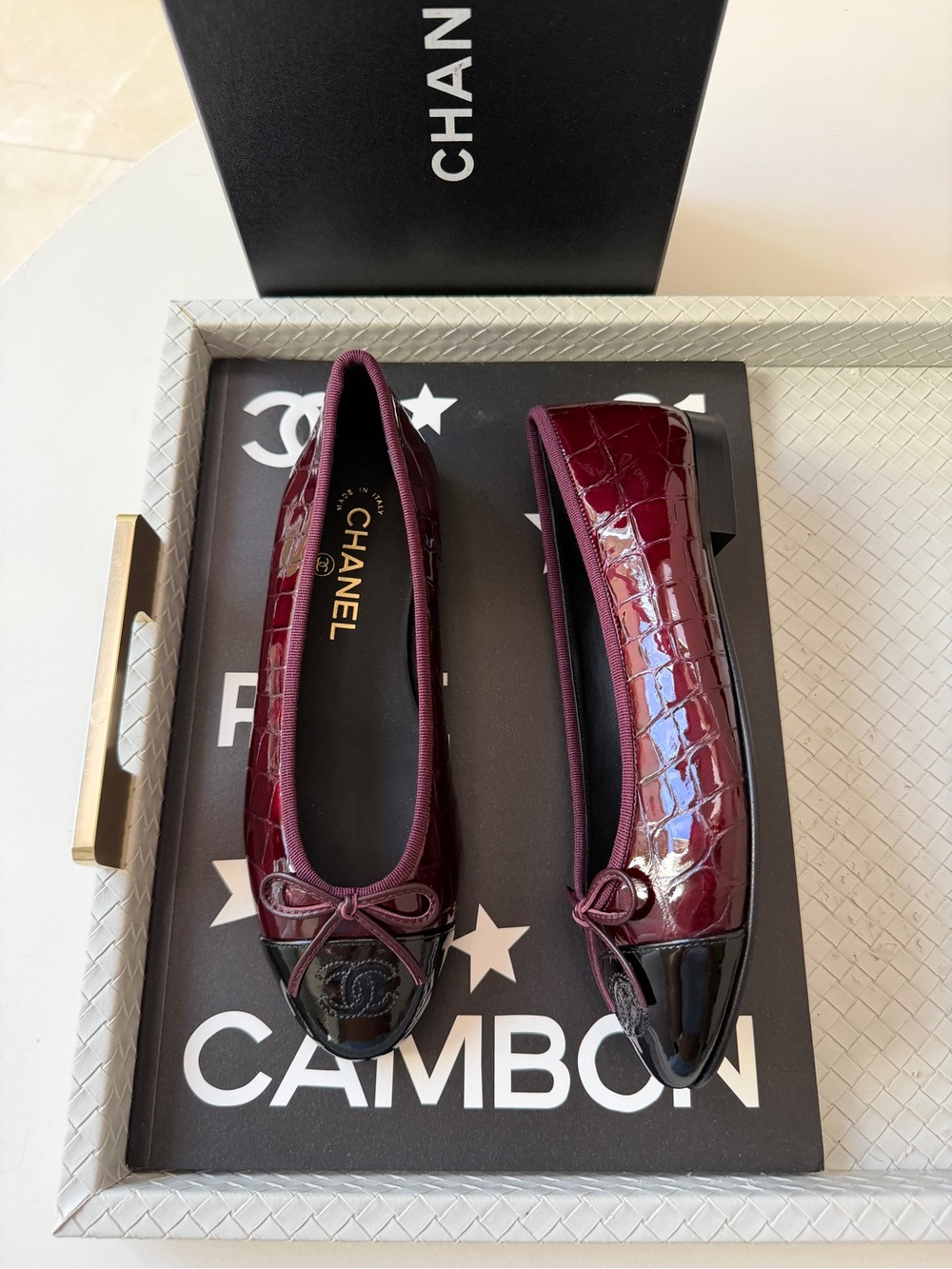 Chanel 26A Burgundy Croc Embossed Patent Metiers Black Cap Toe Ballet Flats 41 - Picture 9 of 17